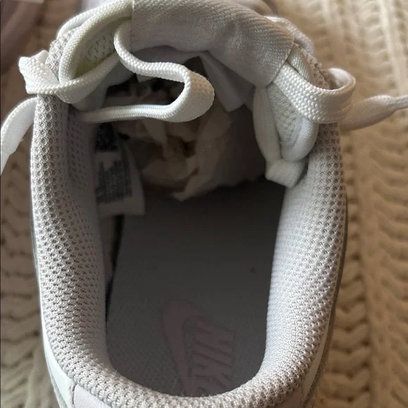Nike Women’s Low Dunk, size 6 - Picture 7 of 9
